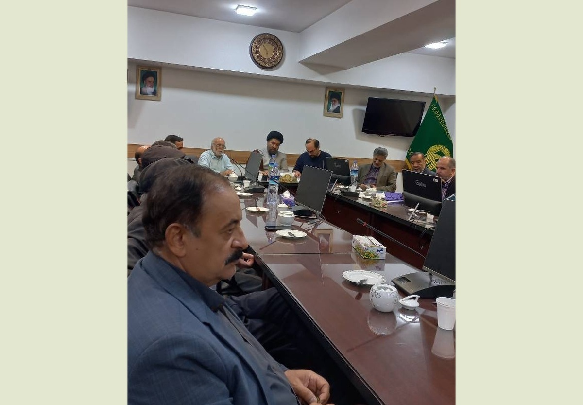 نشست نقد و بررسی کتاب «گاهی که تنها با خودم بودم» برگزار شد