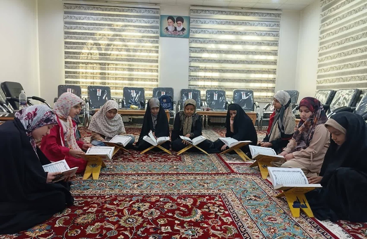 بهره‌مندی جمعی از دختران ۹ تا ۱۱ساله شهرستان کاشمر از ویژه‌برنامه طرح «آیات رویش»