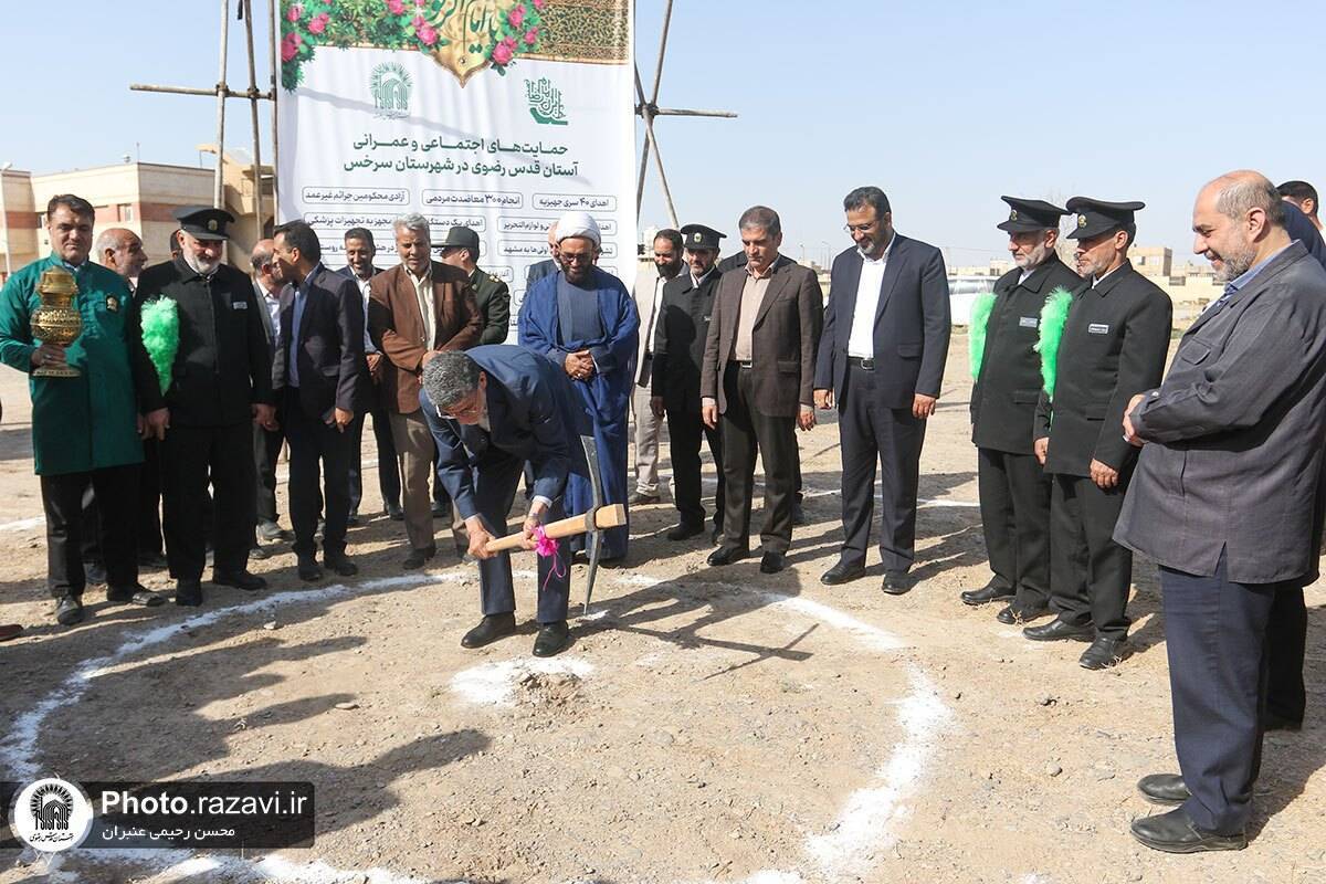 کلنگ‌زنی پروژه‌های آموزشی و درمانی در شهرستان سرخس