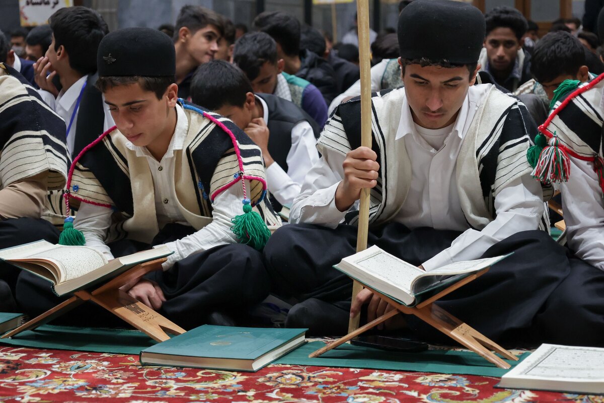 گردهمایی دانش‌آموزان عشایر نخبه قرآنی سراسر کشور در حرم مطهر رضوی