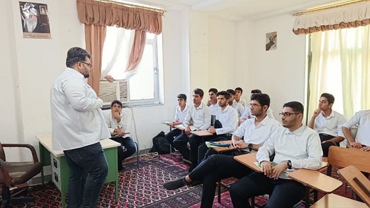 نوجوانان رضوی؛ سفیران شور و خدمت در مدارس جیرفت