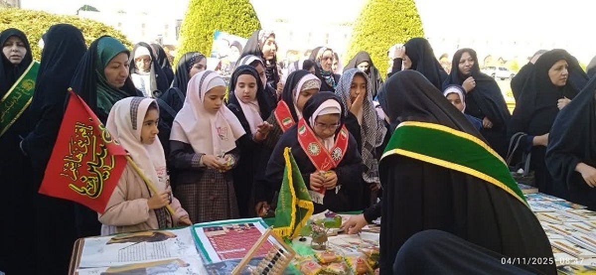 استقبال دانش‌آموزان از تجلی خدمت و بصیرت خادم‌یاران نصف جهان