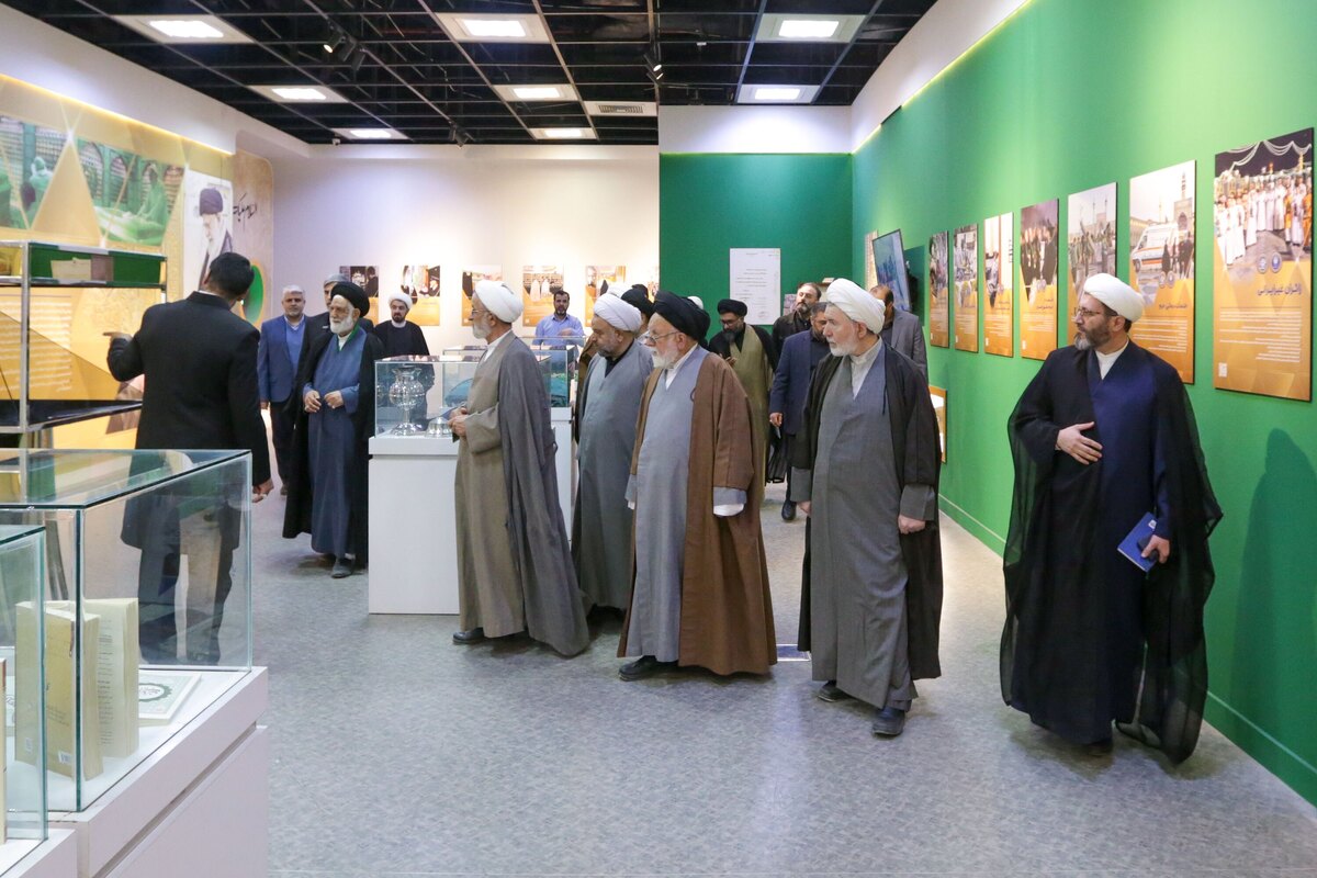 بازدید علما و ائمه جماعات حرم مطهر از فعالیت‌های آستان قدس رضوی