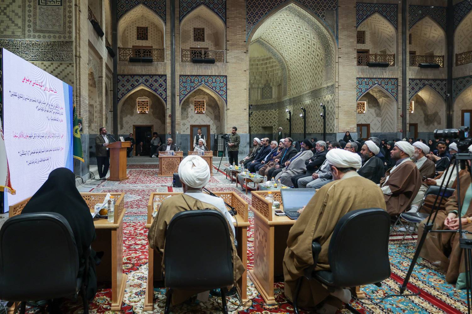 برگزاری نخستین آیین دفاع از رساله دکتری در حرم مطهر رضوی  