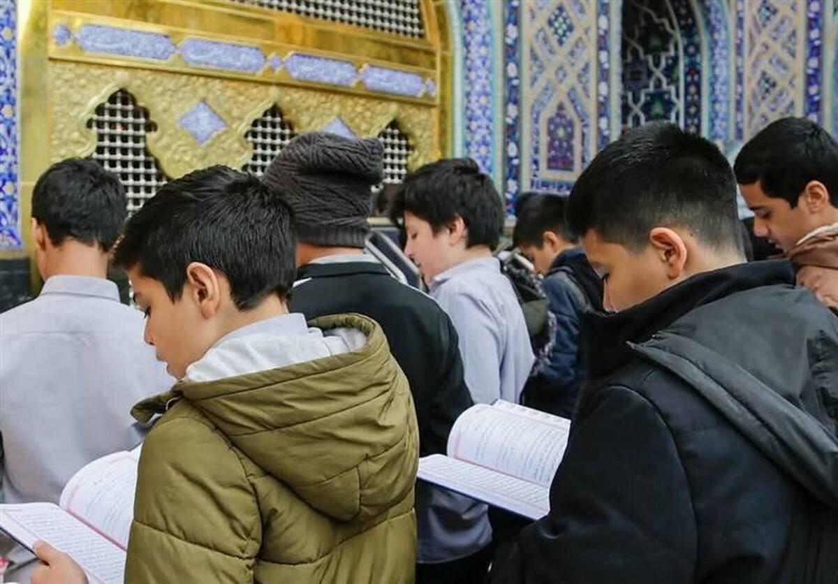 هم‌زمان با روز دانش‌آموز ویژه‌برنامه «نسل فهمیده» در حرم مطهر رضوی برگزار شد