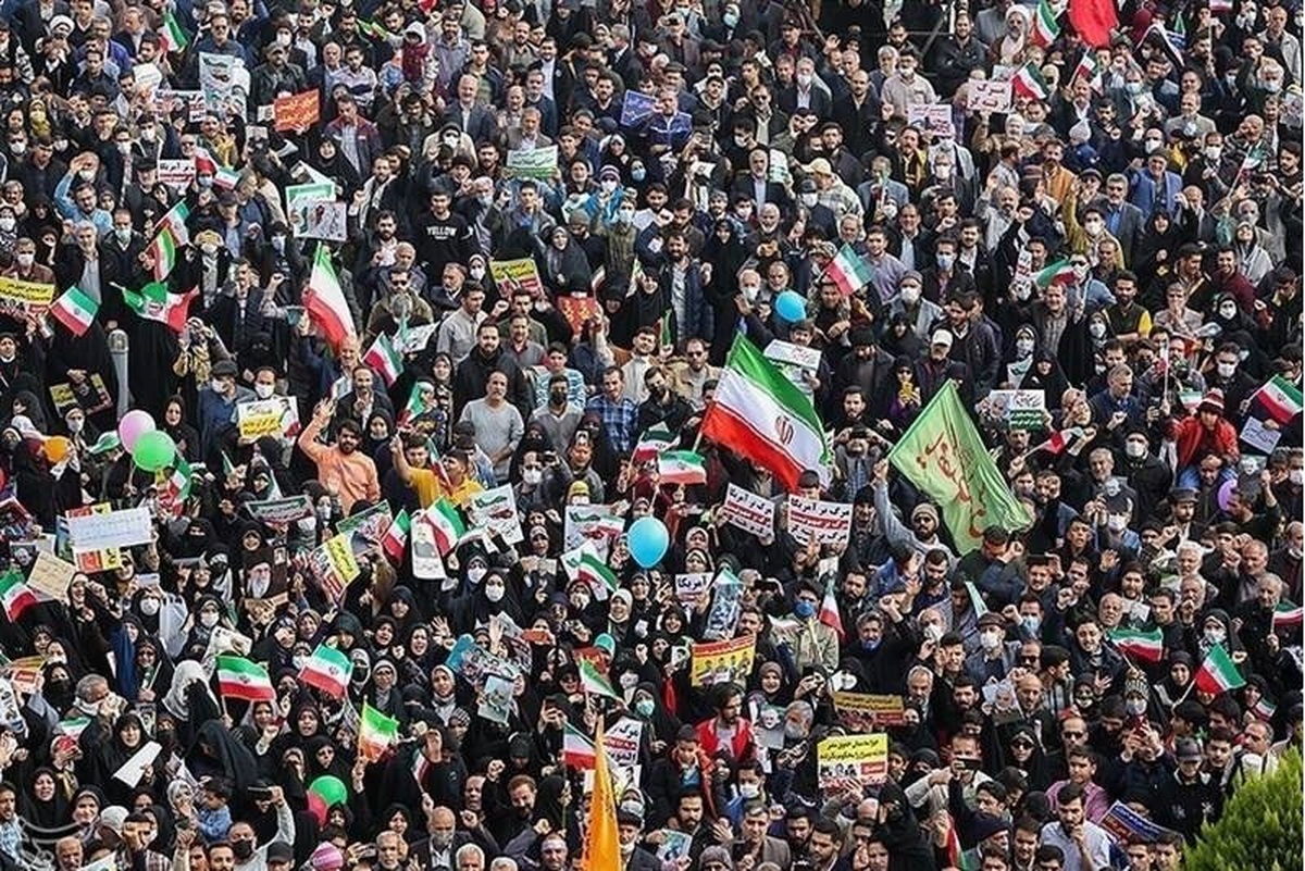 حضور خادمین آستان حضرت حسین بن موسی الکاظم (ع) در راهپیمایی سیزدهم آبان‌ماه