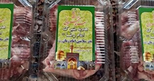 توزیع ۱۰۰ بسته گوشت توسط خادمیاران رضوی شهرستان عنبرآباد