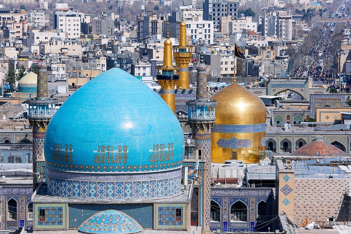 عکس با کیفیت : گنبد صحن گوهرشاد همراه با نمای گنبد حرم امام رضا علیه السلام