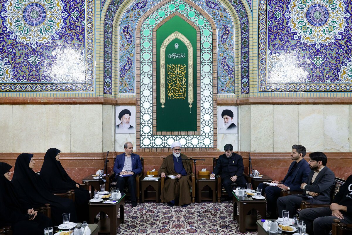 دیدار دانشجویان منتخب دانشگاه امام رضا علیه‌السلام با تولیت آستان قدس رضوی