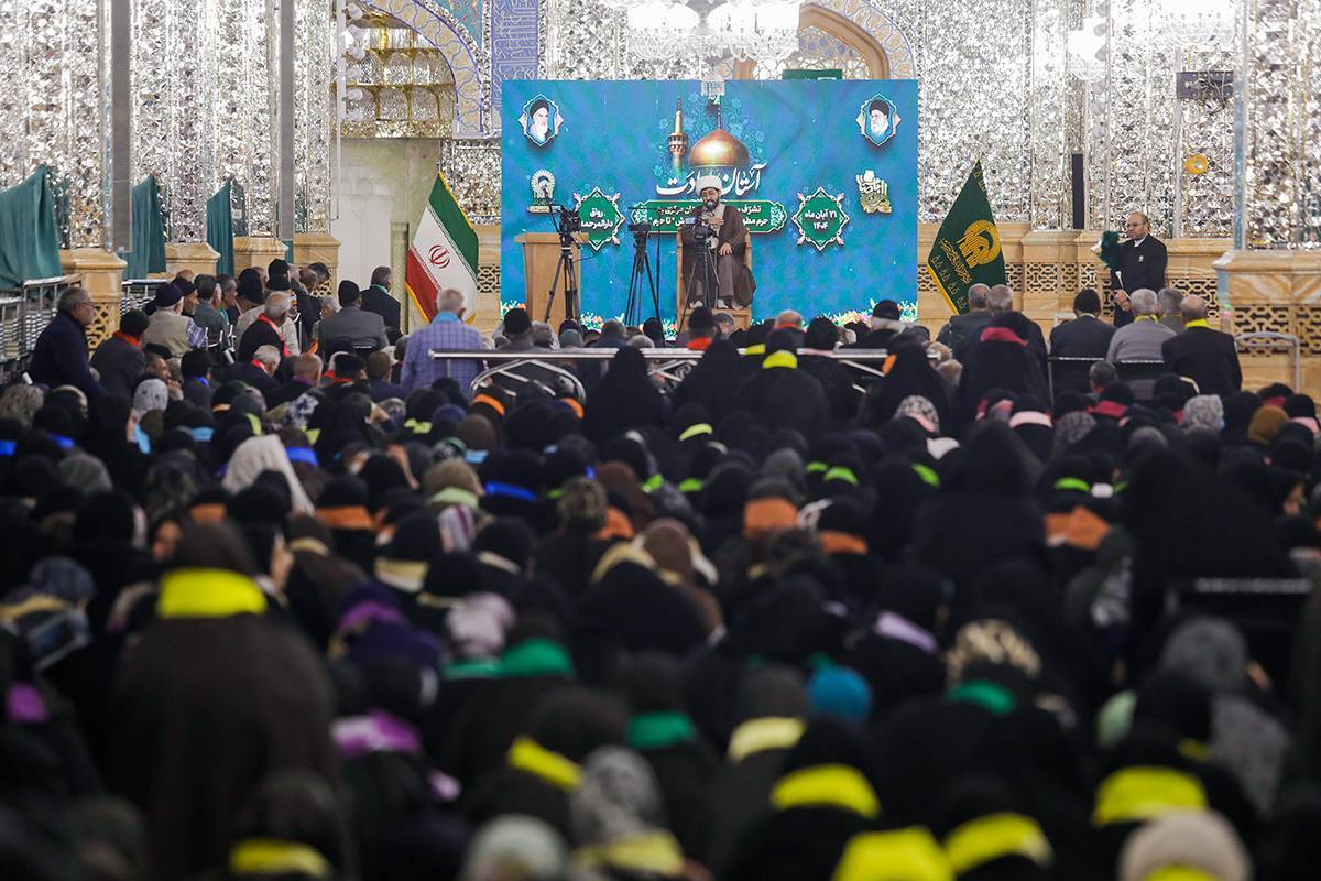 تشرف ۱۰۰۰ زائر اولی استان مرکزی به حرم مطهر امام رضا (ع)