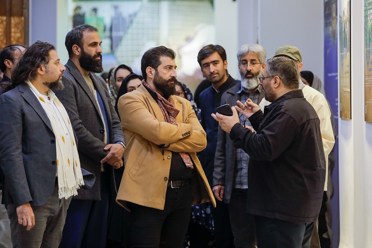 تشرف جمعی از اساتید هنرمند به حرم مطهر رضوی