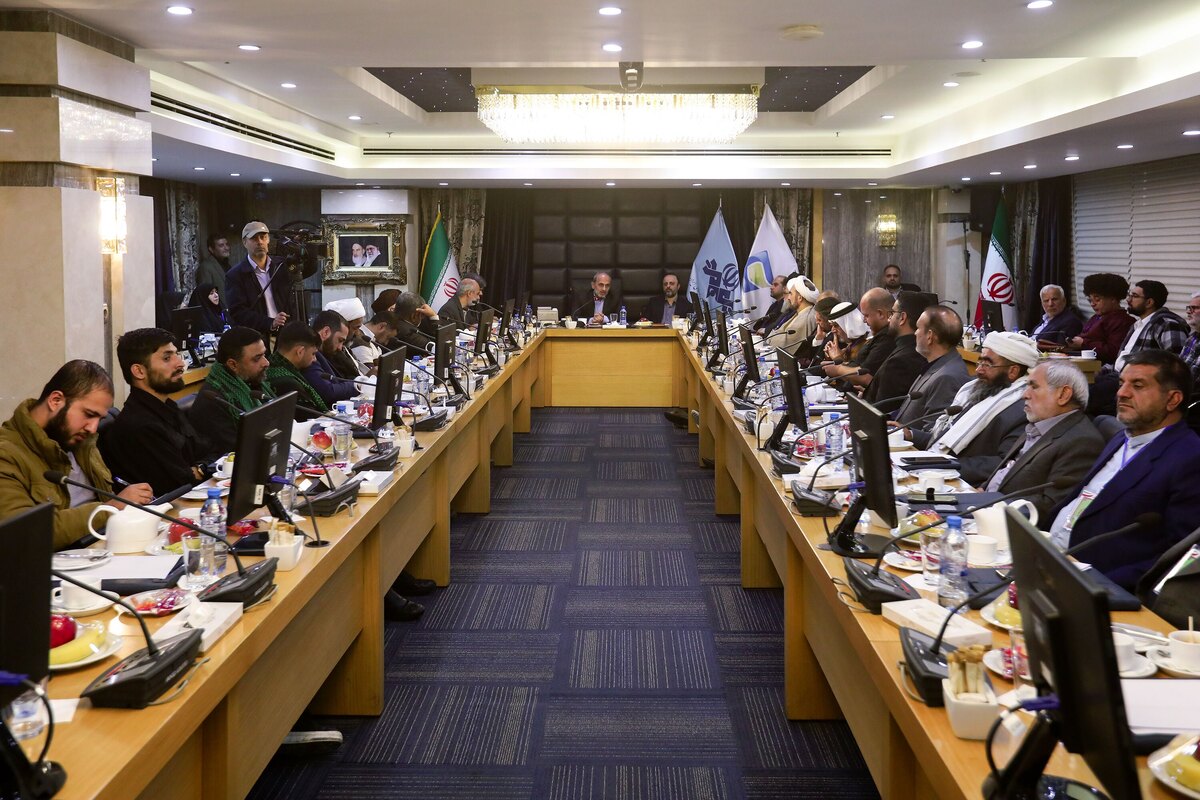 دیدار جمعی از پیرغلامان حسینی با رئیس سازمان صدا و سیما