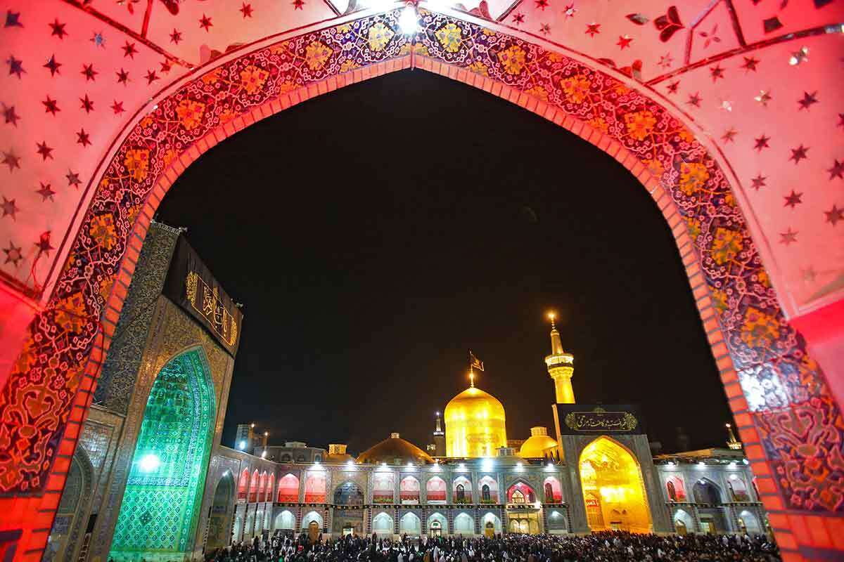 عکس با کیفیت : سیاه‌پوشی صحن انقلاب اسلامی حرم مطهر رضوی