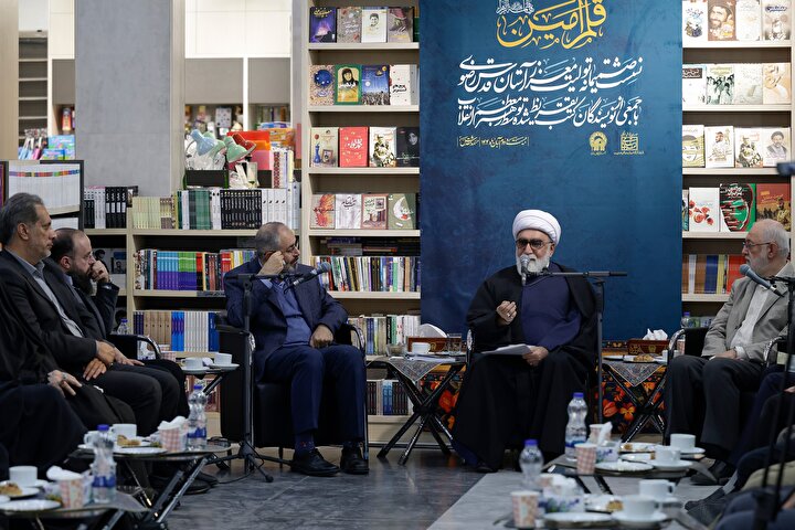 دیدار جمعی از نویسندگان آثار دارای تقریظ رهبر معظم انقلاب با تولیت آستان قدس رضوی