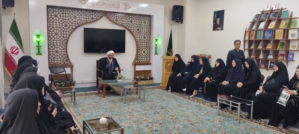 تشرف جمعی از بانوان فعال دینی و فرهنگی کشور روسیه به حرم رضوی