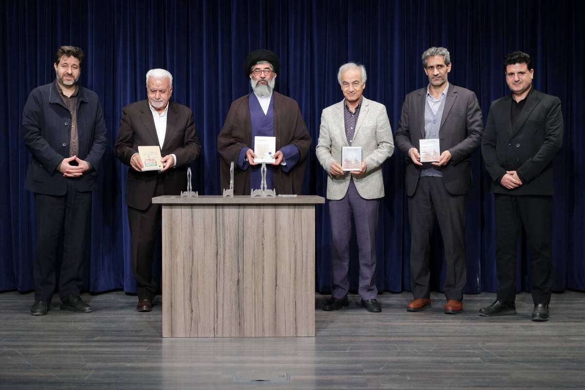 رونمایی از کتاب صوتی «خورشید از نزدیک» و کتاب «سفری به سفرنامه‌ها» در کتابخانه قلم مشهد