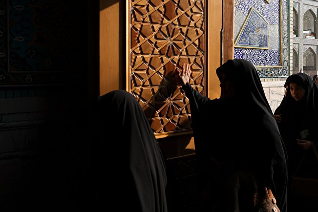 حضور طلاب خواهر شهرستان شیروان در حرم مطهر رضوی