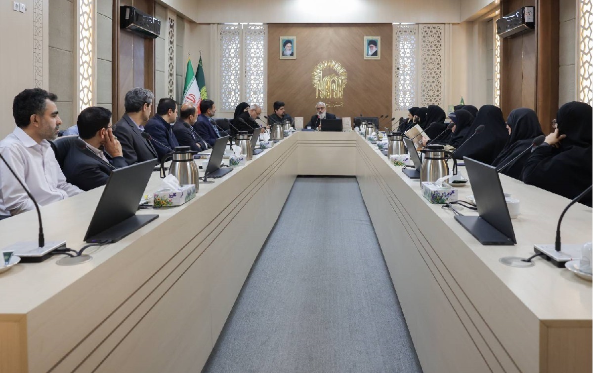 رونمایی از کتاب «فرزند بی‌نهایت» با موضوع شهید بهشتی در کتابخانه رضوی