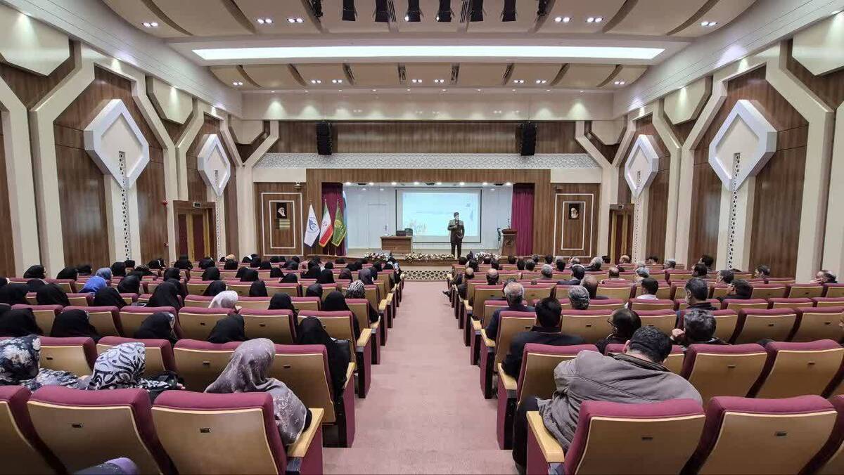 نسل جدید آگاه‌ترین نسل تاریخ بشر است و ناکارآمدی نظام آموزشی را به‌خوبی درک می‌کند