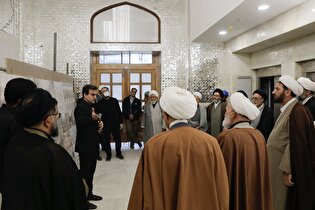 بازدید ائمه جماعات حرم مطهر از فعالیت‌های آستان قدس رضوی