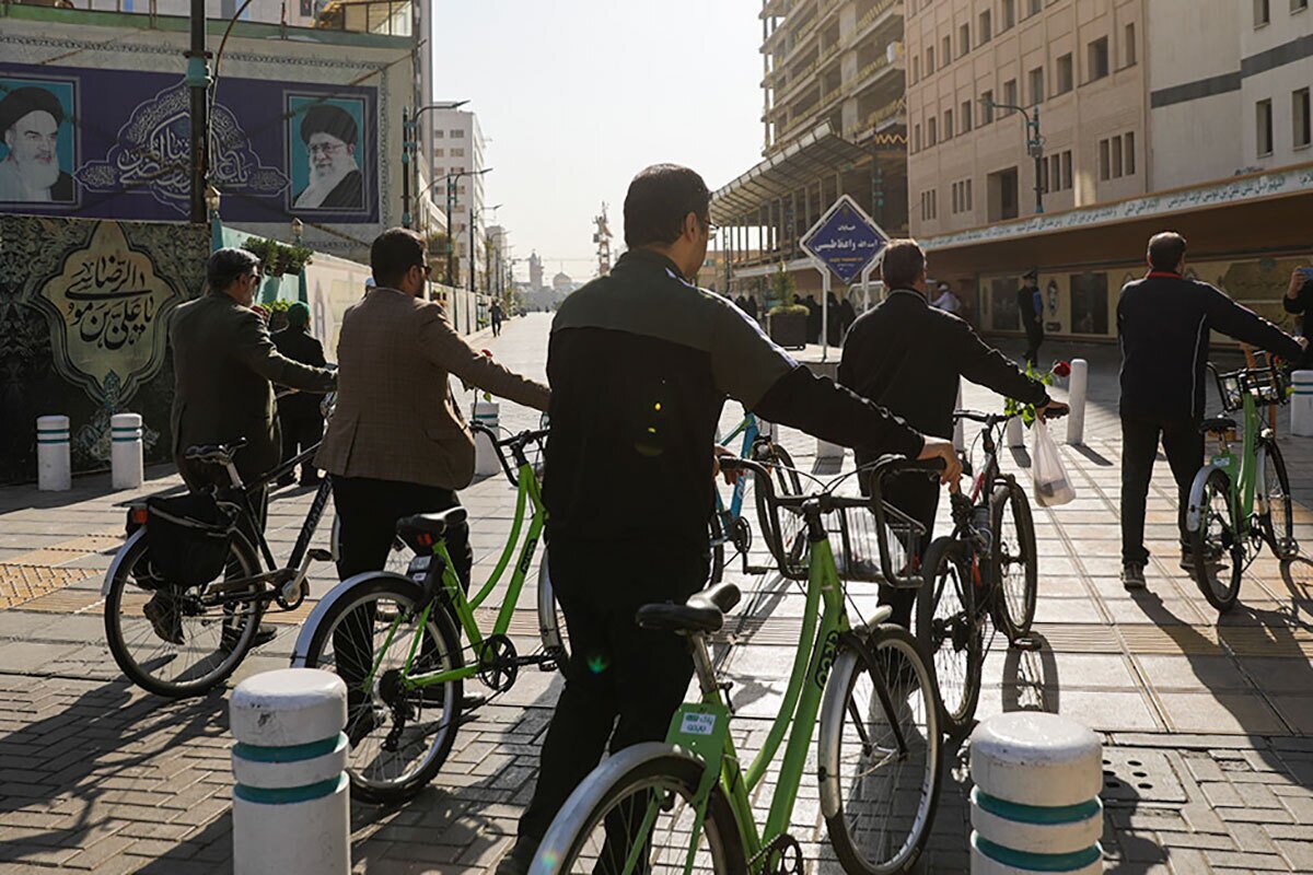 تشرف دوچرخه‌سواران آستان قدس رضوی به حرم امام رضا علیه‌السلام