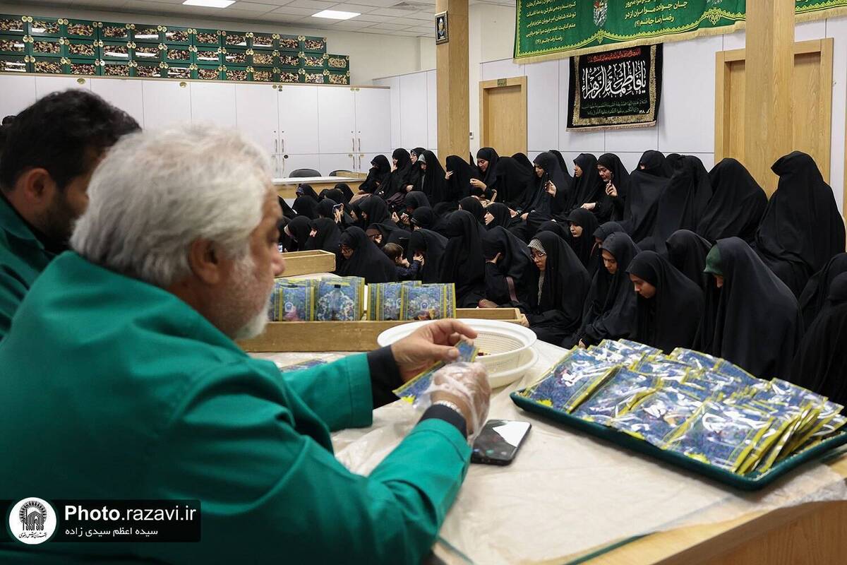 بازدید طلاب حوزه علمیه شیروان از نمایشگاه «رواق خدمت» آستان قدس رضوی