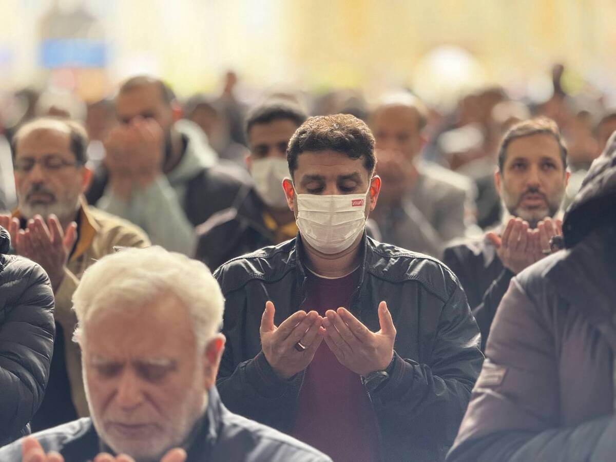 ویژه‌برنامه اقامه «نماز شکر»، به شکرانه نزول باران، با حضور زائران و مجاوران حرم مطهر رضوی، در ایوان مقصوره مسجد گوهرشاد، برگزار شد. 