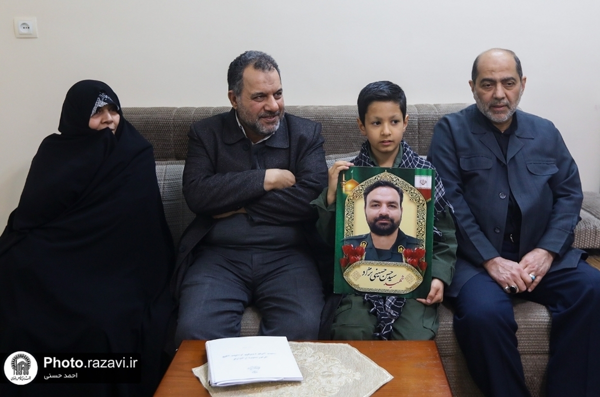 تجلیل مدیرعامل بنیاد کرامت رضوی از خانواده معظم شهید اقتدار