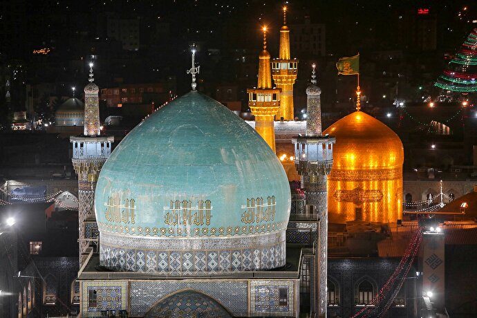 عکس با کیفیت : گنبد صحن گوهرشاد همراه با نمای گنبد حرم امام رضا علیه السلام