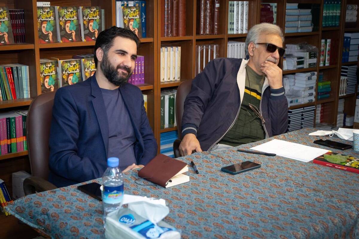 نشست نقد و بررسی رمان «من و آقای همسایه»، اثر علیرضا متولی در فروشگاه کتاب انتشارات به‌نشر در تهران، برگزار شد.