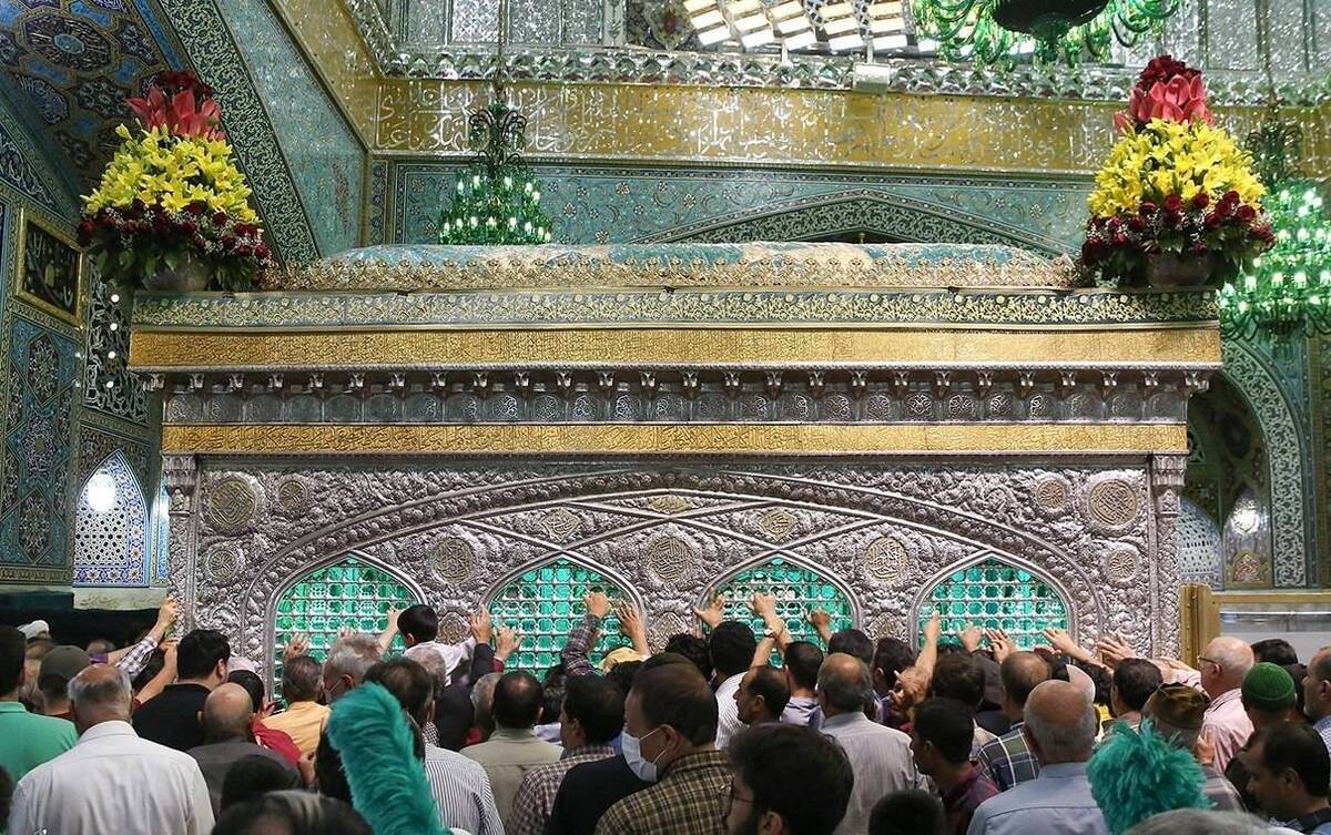 استفاده ۳۱ هزار شاخه گل نذری در آبان‌ماه برای گل‌آرایی حرم رضوی