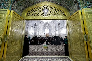 غبارروبی ضریح مطهر امام رضا علیه‌السلام با حضور بانوان