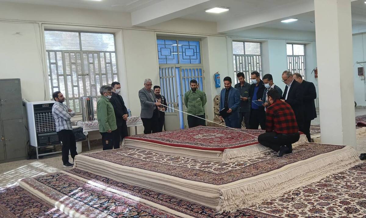 ارزیابی کیفی فرش‌های تازه تولید شده برای اماکن متبرکه رضوی