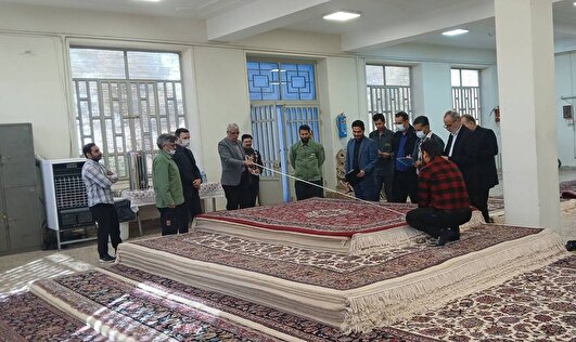 ارزیابی کیفی فرش‌های تازه تولید شده برای اماکن متبرکه رضوی