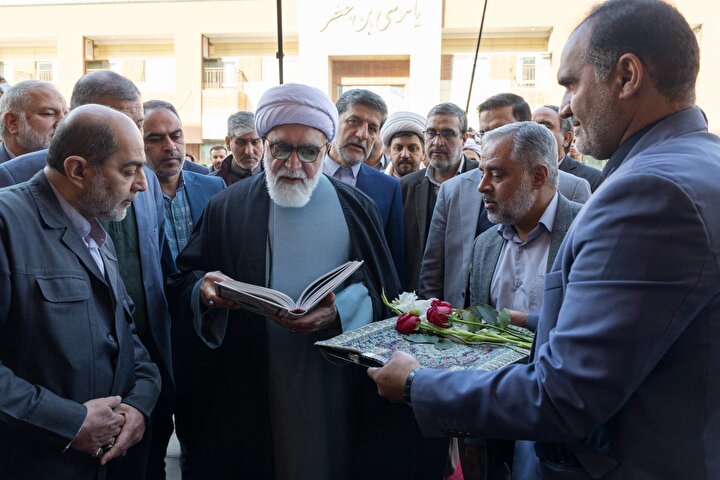 جلب رضایت زائران، موجب رضایت امام رضا(ع) است