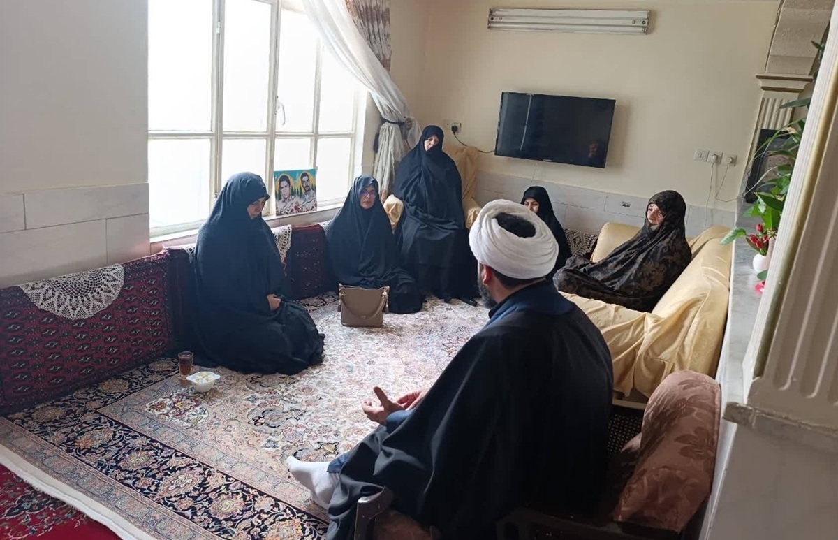 دیدار کارکنان و خدام زیارتگاه شهید مدرس با خانواده شهیدان گلچین