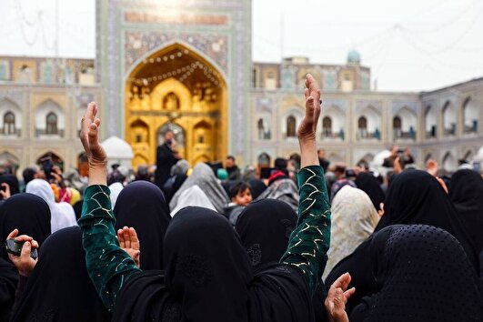 این زائران، دلتنگ آقا بودند