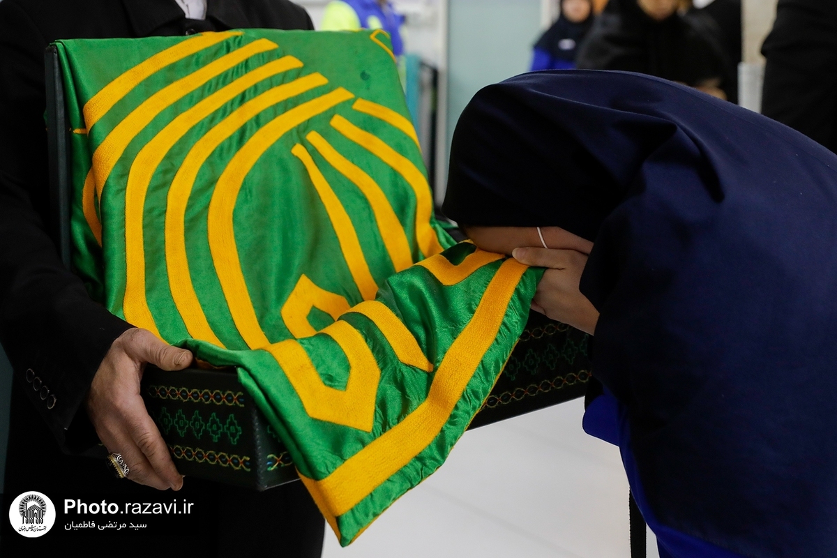 نفس کشیدن عطر حرم با آقا حساب کردند