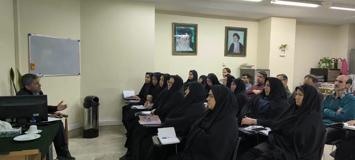 برپایی کارگاه آموزشی «مبانی تحقیق در مطبوعات و معرفی منابع» در جوار حرم رضوی