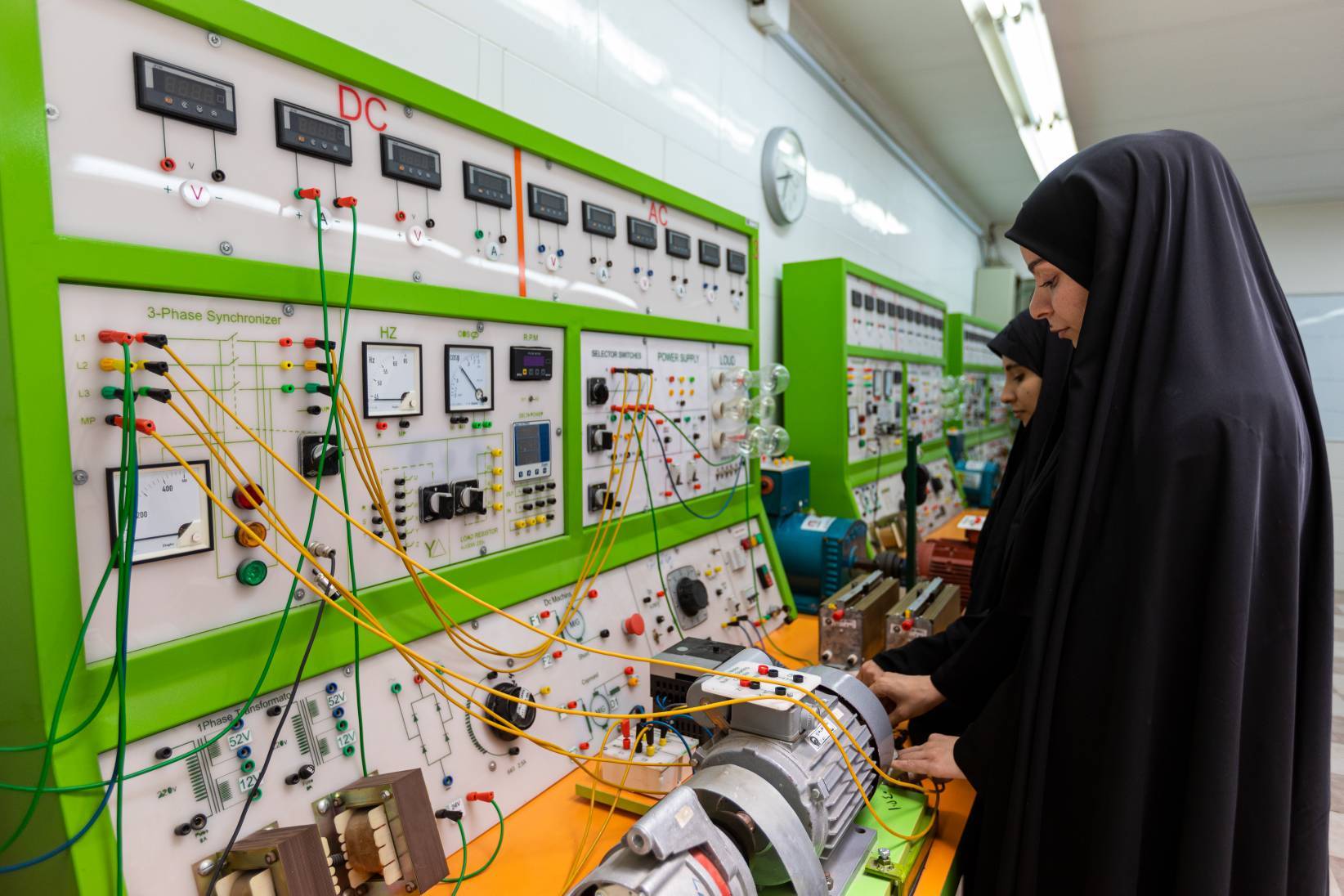 حریم علمی بانوان ایرانی در جوار عالم آلمحمد (ص) حریم علمی بانوان ایرانی در جوار عالم آلمحمد (ص)