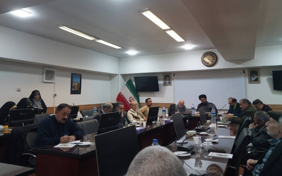 نقد کتاب «شکوفه نور» با حضور شاعران و علاقه‌مندان شعر آیینی