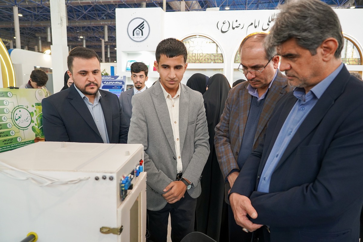 مشارکت دانش آموزان مدارس امام رضا (ع) در نمایشگاه هفته پژوهش