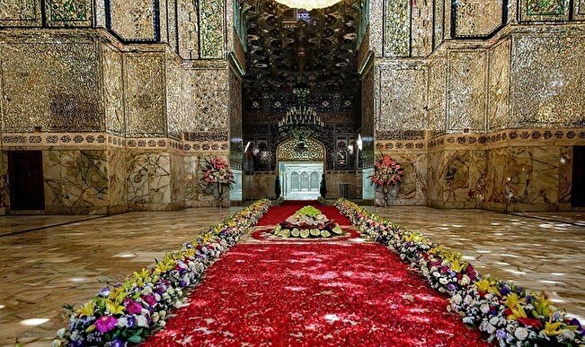 اینجا صدای بهشت از گنبد رضا برمی‌خیزد