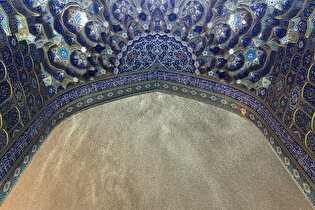 بارش باران و برف در حرم مطهر رضوی