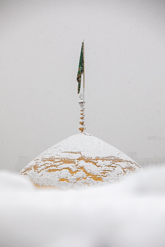 عکس با کیفیت : گنبد برفی حرم امام رضا علیه السلام