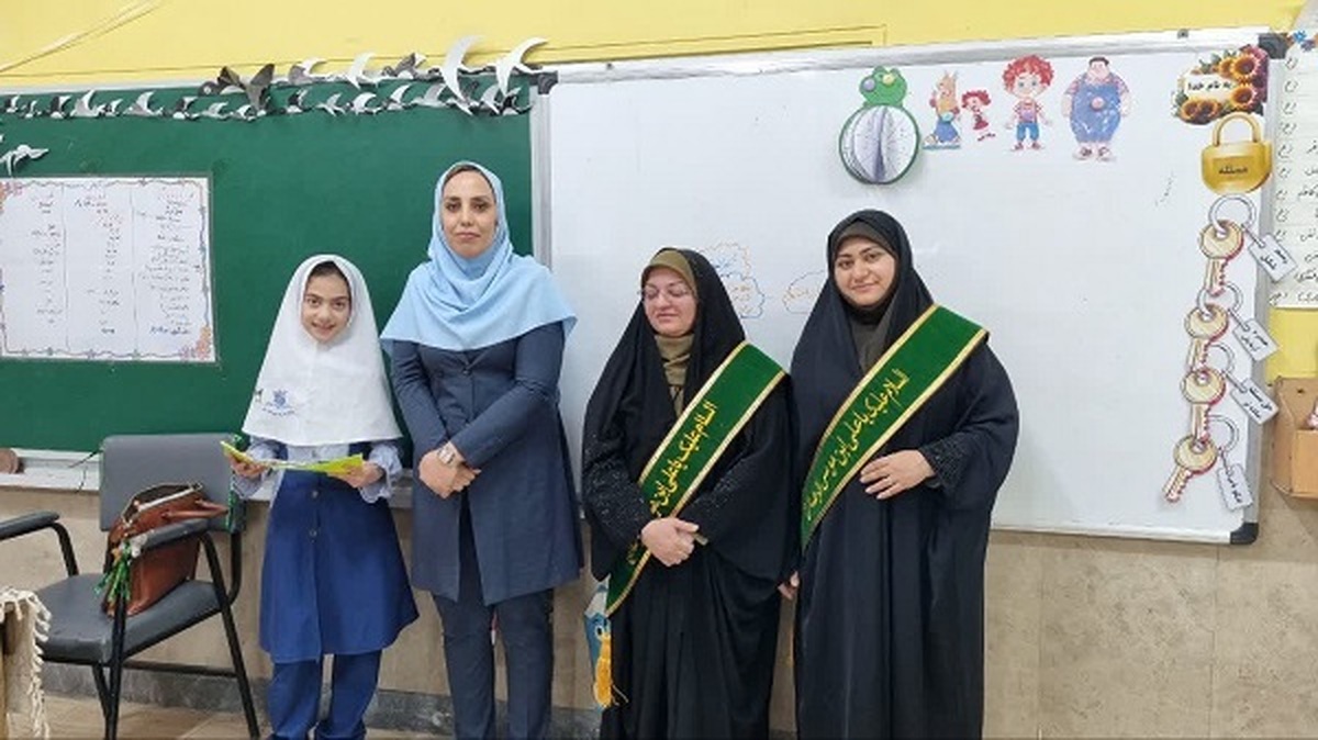 دختران ماه خمینی‌شهر سفیران امام رضا (ع) در مدارس