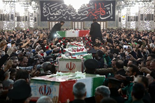 وداع با پیکر ۱۲ شهید گمنام دفاع مقدس در حرم مطهر رضوی