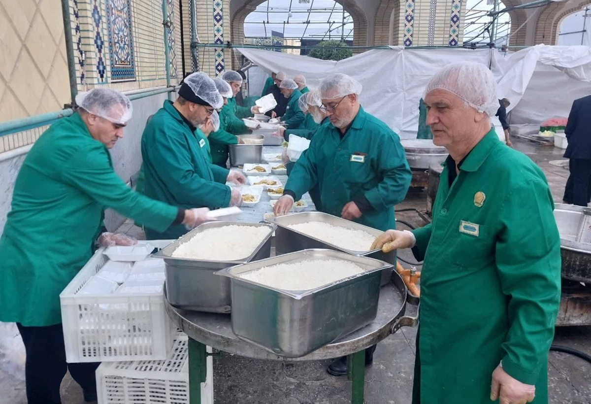 برپایی موکب امام رضا (ع) در ایام فاطمیه و خدمت‌رسانی به زائرین حرم رضوی