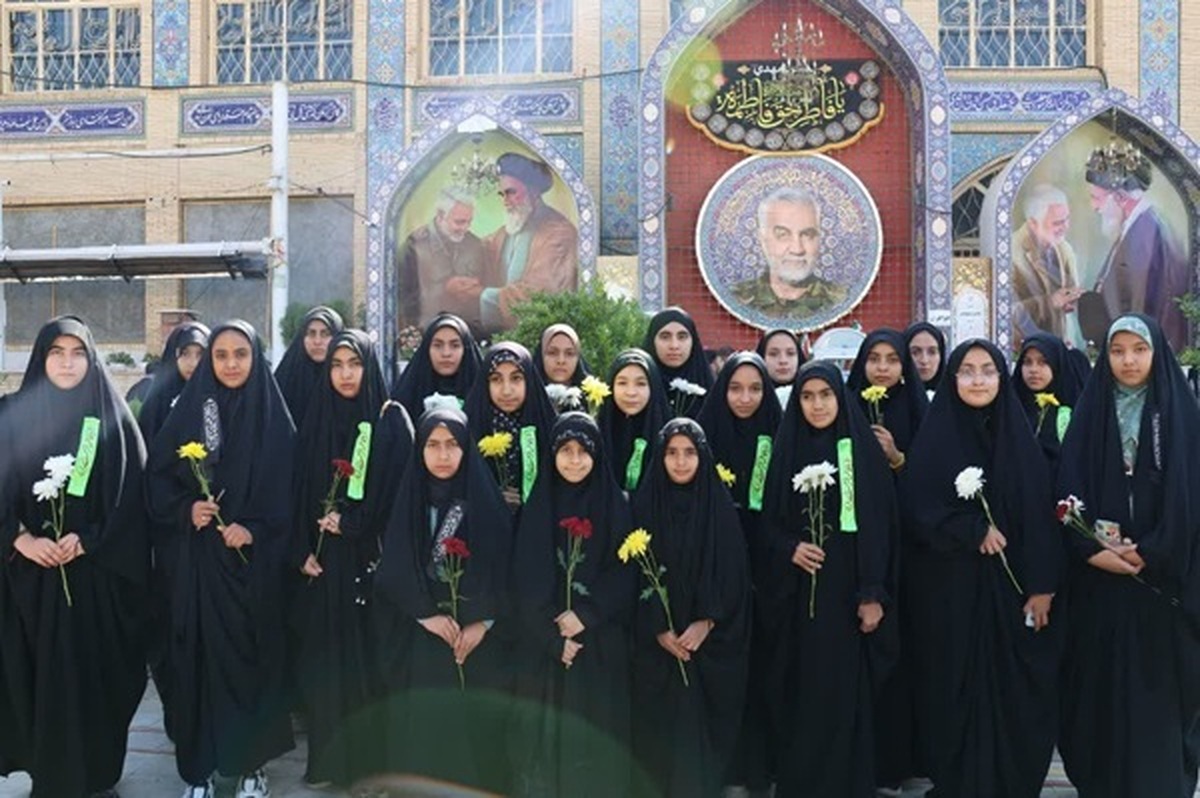 تجدید میثاق دختران رضوی با سردار دل‌ها در کرمان