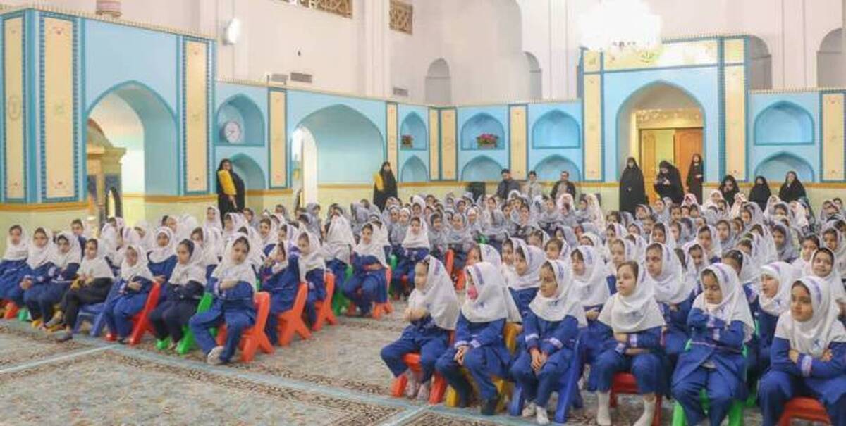 رونمایی از کتاب «گلدان حنا» در حرم مطهر رضوی